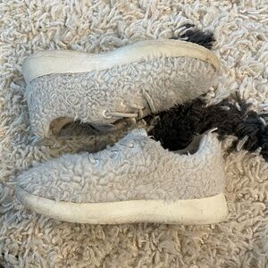 AllBirds Kids Size 9 White Furry Tennis Shoes